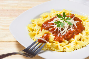 spaghetti with tomato sauce