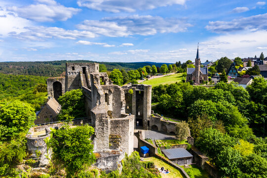 Drone shot of travelers at Burg Hohenstein, Bad Schwalbach, Rheingau-Taunus-Kreis, Hesse on sunny day, Germany