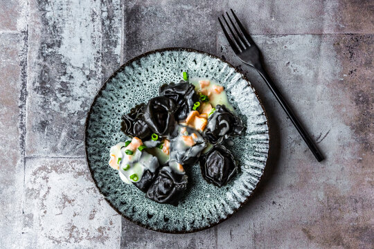 Black&not;&dagger;tortellini with salmon cream sauce
