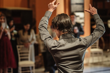 flamenco dancer snapping his fingers in front of the audience