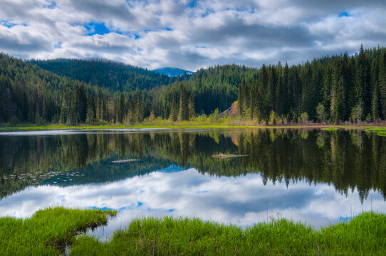 USA, Mount Jefferson Wilderness, Scenic view of Lake Ann