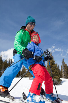 USA, Colorado, Telluride, Father with son (8-9) skiing together