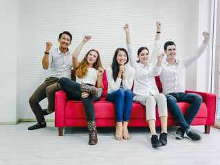 Obraz premium Friends cheering on sports from the television in the room, the mood of the winning supporters, everyone was happy