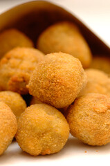 Mixed fried all'ascolana includes olives all'ascolana and fried cream called cremini fritti.