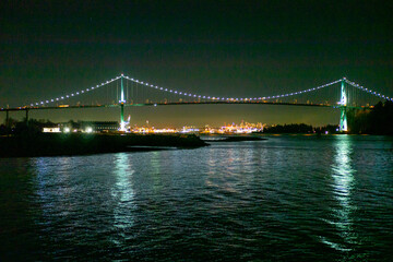 バンクーバーの橋の夜景