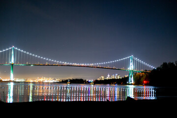 バンクーバーの橋の夜景
