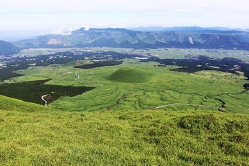 Fototapeta premium 阿蘇 杵島岳から見下ろす米塚 