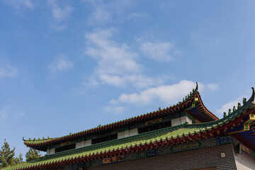 Fototapeta na wymiar Roof of ancient Chinese Architecture, Old building under blue sky.