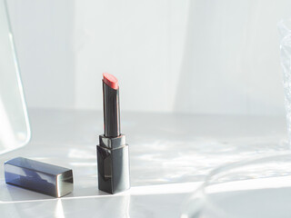 リップメイクの赤い口紅・化粧品