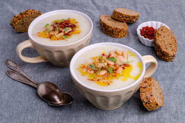 Vegetable cream soup with beans