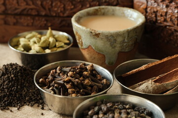 インドのチャイでリラックス。Relax time with Indian Chai(Tea) and Variety of spices on a old wooden table