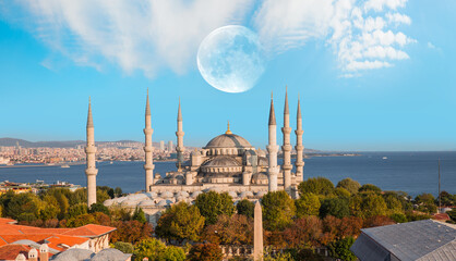 Fototapeta na wymiar Sultanahmet Mosque with full moon - istanbul, Turkey 