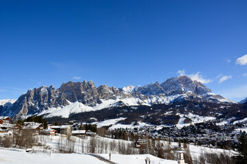 Fototapeta na wymiar the valley of Cortina D'Ampezzo and Mount Cristallo in the background