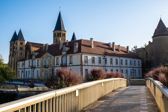 Basilique de Paray-le-Monial vue de l'arri&egrave;re