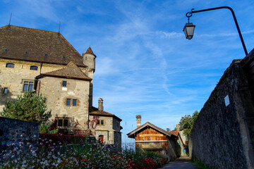 Fototapeta na wymiar Le village médiéval d'Yvoire en Haute-Savoie, sur les rives du lac Léman