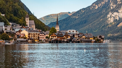 Naklejka premium Beautiful alpine summer view with reflections at the famous Hallstaetter See, Salzkammergut, Upper Austria, Austria