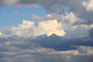 Obraz premium Blue summer sky and big white clouds