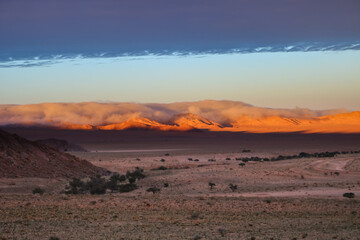 Fototapeta na wymiar Sunset in the Namibian desert 