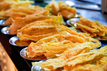 Fresh hot pot dishes, tempting golden fried yuba