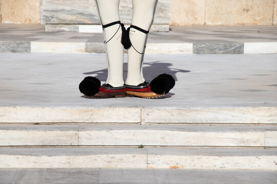 two Evzoni in front of the presidential guard