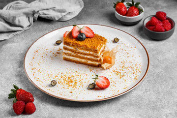  carrot cake with berries