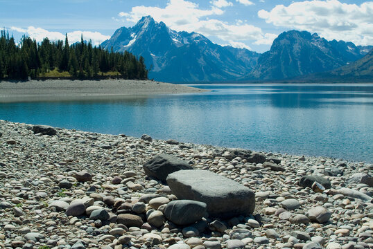 Lake in front of a mountain range, Grand Teton National Park, Wyoming, USA | NONE |