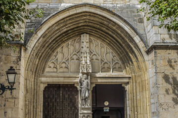 Fototapeta premium Saint Jean Baptiste (Eglise Saint-Jean-Baptiste, XV century) - biggest church in Basque Country, dedicated to Saint Jean Baptiste, patron of city. Saint Jean de Luz, Basque Coast, South West France.