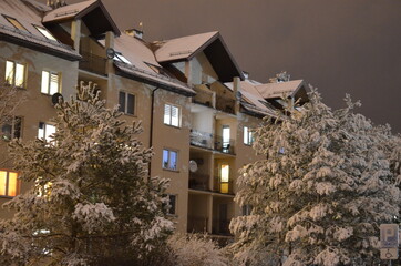 Staszów zimą , Staszów zima 2021 , Zima 2021 . Staszów , Staszów nocą w zimie , śnieg w  Staszowie ,kościół w Staszowie , ulice Staszów , Rynek Staszów © Szymon