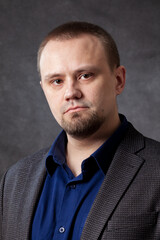Obraz premium a young man businessman on a plain background.