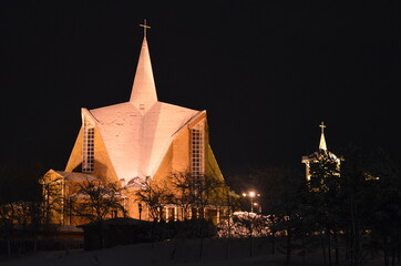 Staszów zimą , Staszów zima 2021 , Zima 2021 . Staszów , Staszów nocą w zimie , śnieg w  Staszowie ,kościół w Staszowie , ulice Staszów , Rynek Staszów © Szymon
