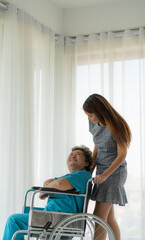 Obraz premium Senior patients who must be treated with daughter are encouraged all the time for treatment.
