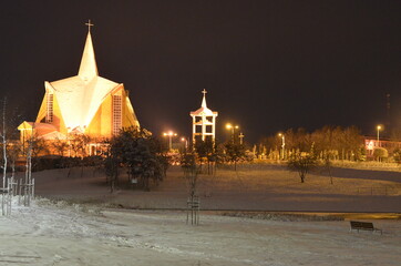 Staszów zimą , Staszów zima 2021 , Zima 2021 . Staszów , Staszów nocą w zimie , śnieg w  Staszowie ,kościół w Staszowie , ulice Staszów , Rynek Staszów © Szymon
