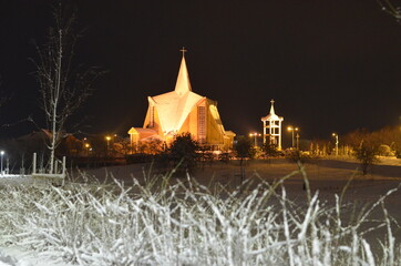Staszów zimą , Staszów zima 2021 , Zima 2021 . Staszów , Staszów nocą w zimie , śnieg w  Staszowie ,kościół w Staszowie , ulice Staszów , Rynek Staszów © Szymon