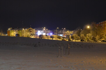 Staszów zimą , Staszów zima 2021 , Zima 2021 . Staszów , Staszów nocą w zimie , śnieg w  Staszowie ,kościół w Staszowie , ulice Staszów , Rynek Staszów © Szymon