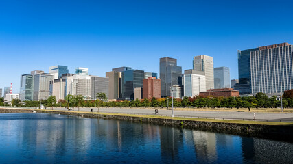 Obraz na płótnie Canvas 東京都 皇居前広場と丸の内、高層ビル群