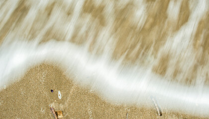 Vague sur la plage de Trouville, France