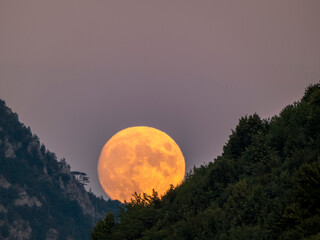 Obraz premium moon over the mountains