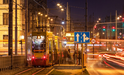 Plakat tram at night