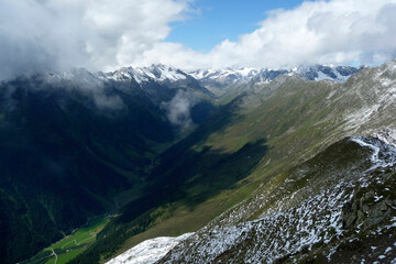 Fototapeta na wymiar Stubai high-altitude hiking trail in Tyrol, Austria