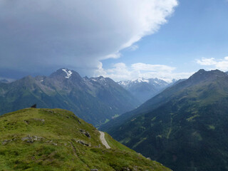 Obraz na płótnie Canvas Stubai high-altitude hiking trail, stage 1 in Tyrol, Austria