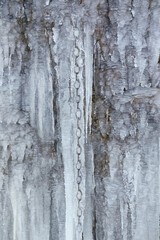Eisenkette in der Eiswand
