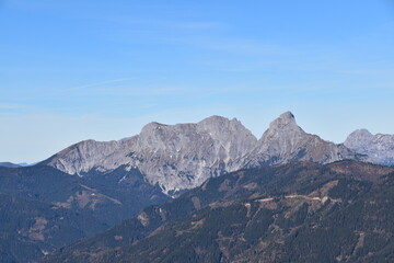 Blick auf Admonter Kalbling und Reichenstein in der Steiermark, Österreich