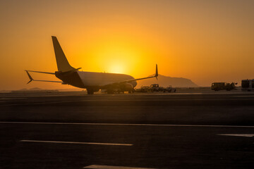 Fototapeta na wymiar silhouette of an airplane at sunrise