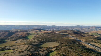 plateau du Larzac, viaduc de Millau et causses de Lozère et de l'Aveyron soleil couchant