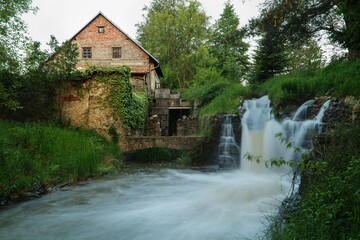 Fototapeta na wymiar Water overflow at the old mill.