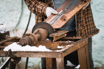 Man working with metal saw