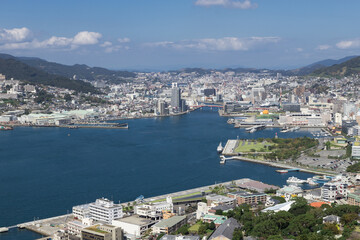 Fototapeta na wymiar 鍋冠山公園から見た晴天の長崎市街地眺望