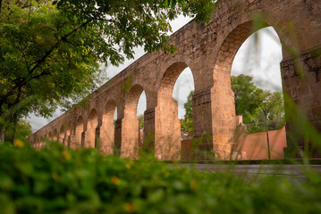 Fototapeta na wymiar aqueduct