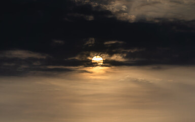Atardecer oscuro