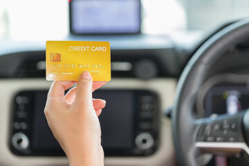 Driver paying with credit card